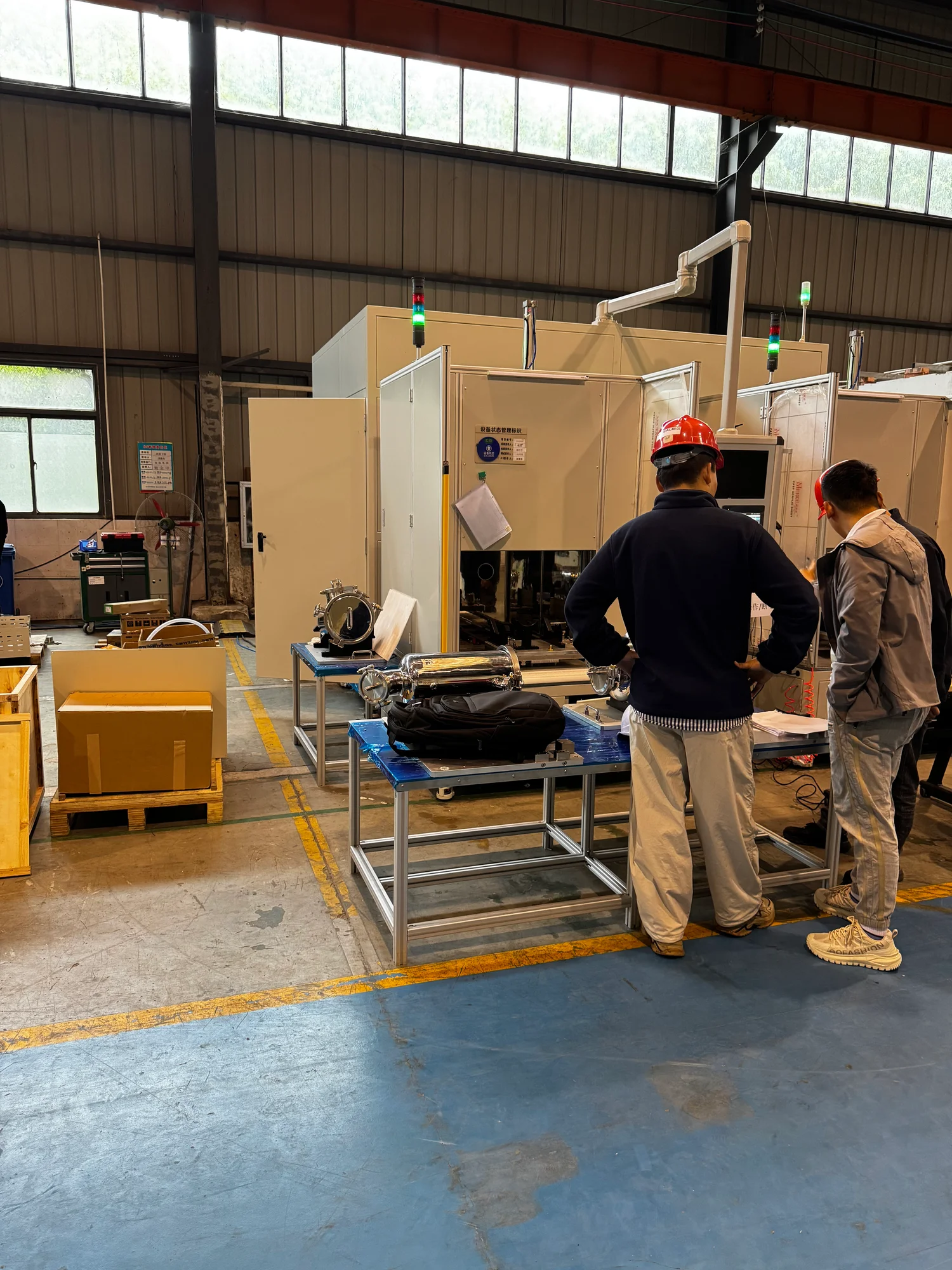 Filter vacuum chamber helium leak detection system and workpiece tables in the Wayeal workshop